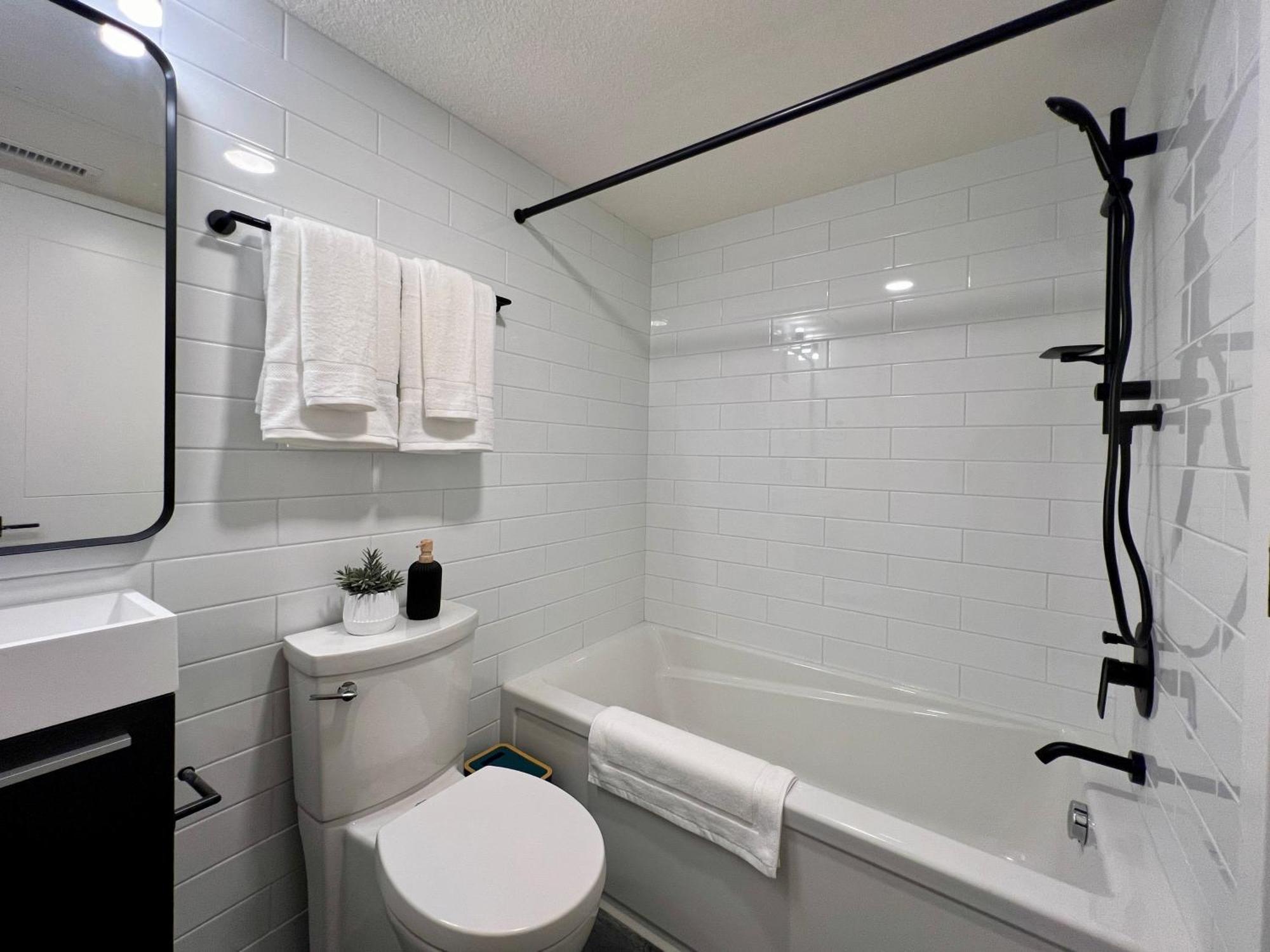 Special! New Downtown Mtn View Free Parking 2B&2B Lejlighed Canmore Eksteriør billede